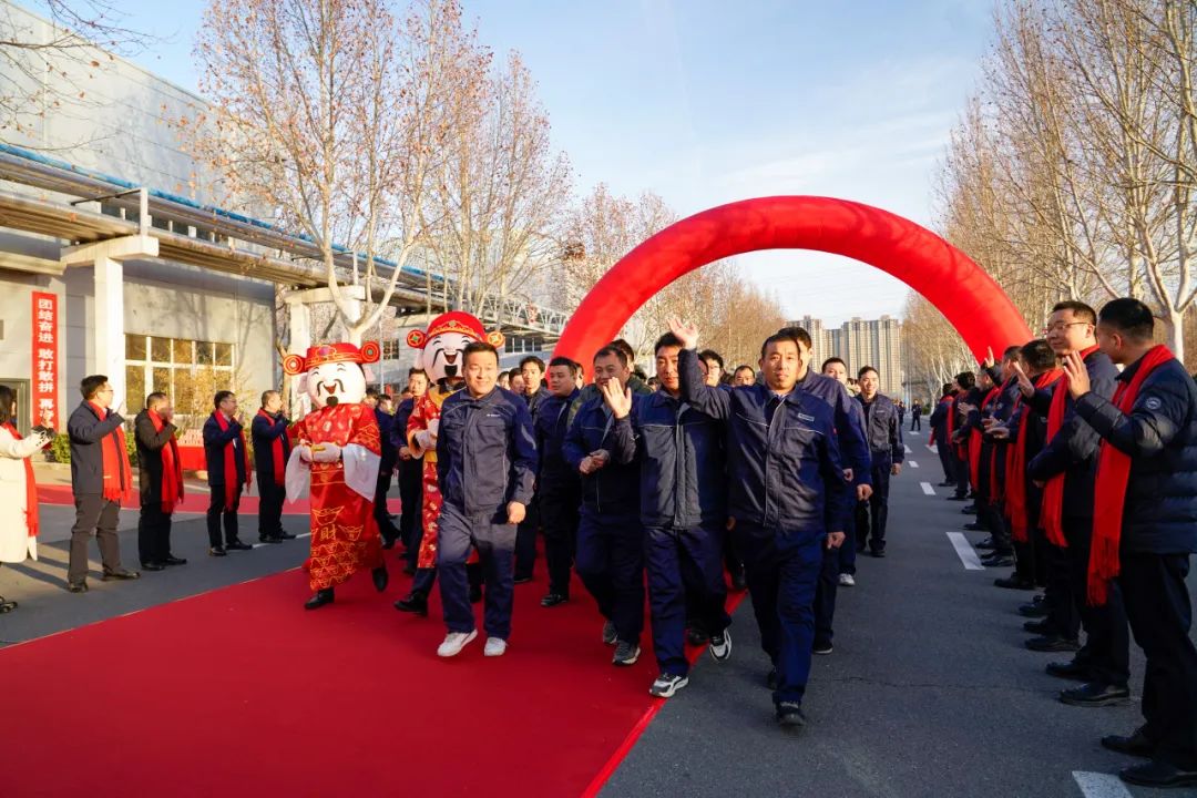 醒狮腾跃启新章 | 壹定发专用车2025年开工盛典燃情开启！