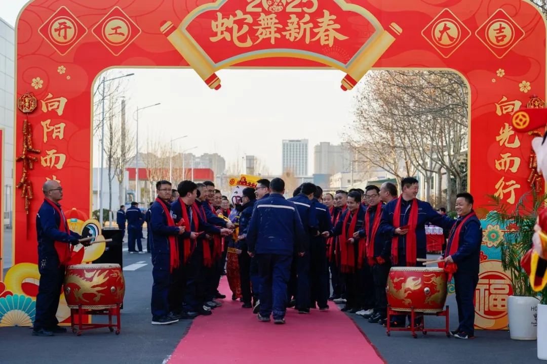 醒狮腾跃启新章 | 壹定发专用车2025年开工盛典燃情开启！